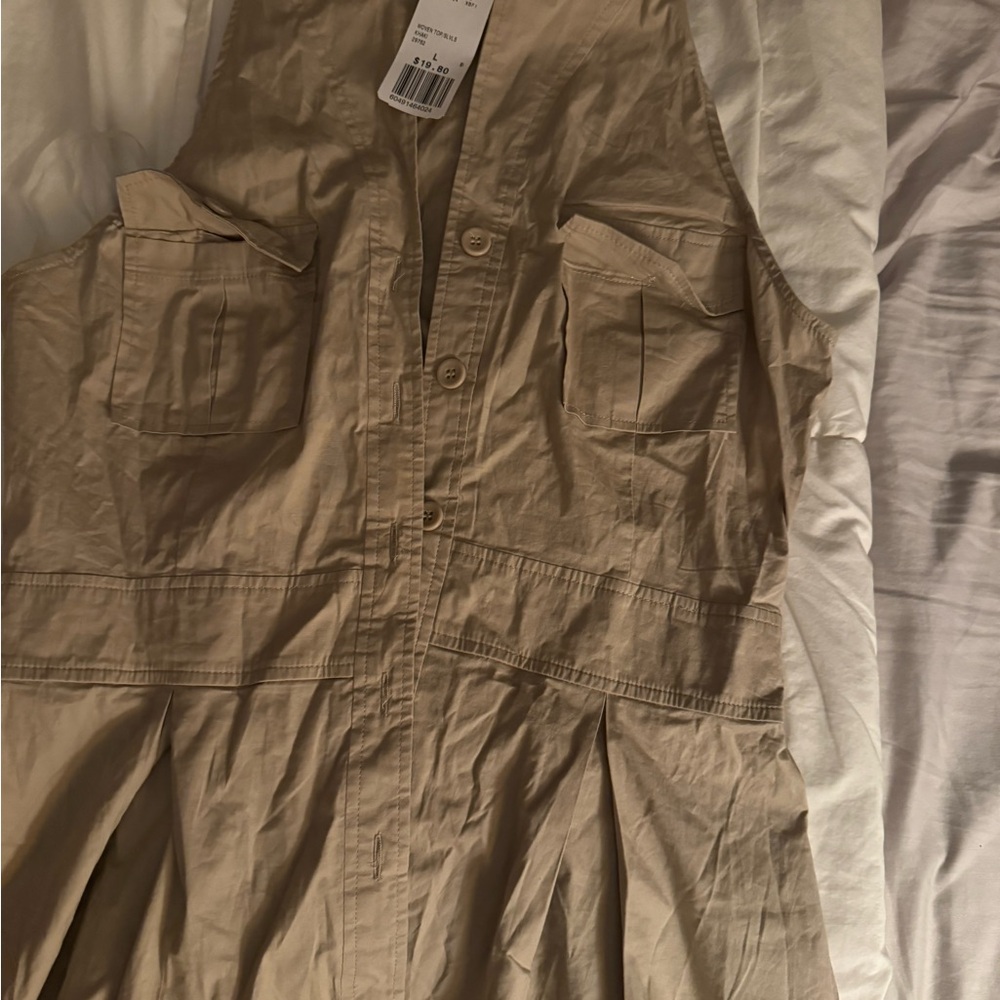 A forever 21 women’s button down shirt sleeve summer top never worn with tags